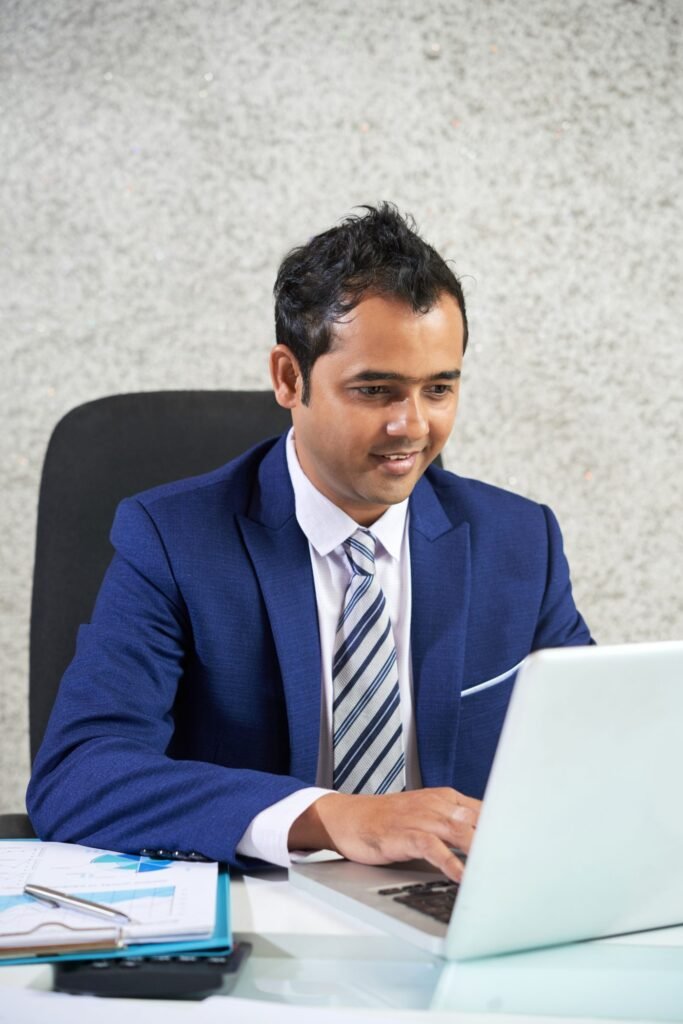 Distributor reviewing a client portfolio on his laptop